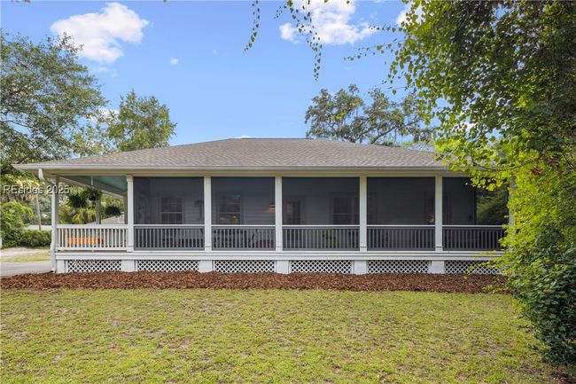 15 Palmetto Beach Dr, House other with 3 bedrooms, 2 bathrooms and null parking in Bluffton SC | Image 6
