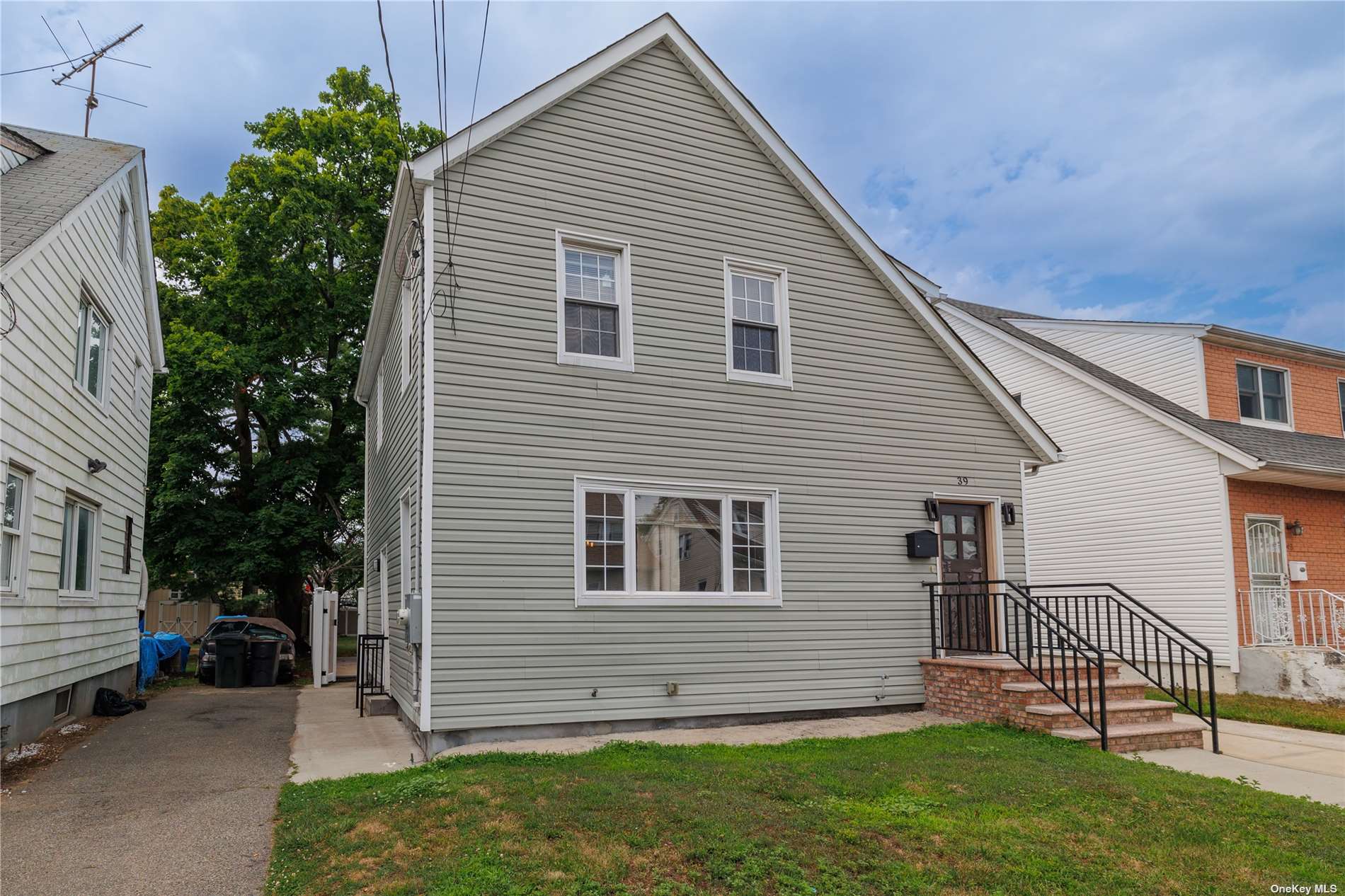 Dawes Ave, Roosevelt, NY 11575