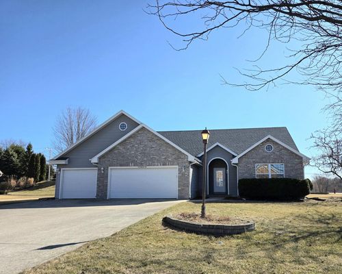 W172N10110 Woodbridge Lane, Germantown, WI, 53022 | Card Image