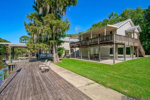 22640 Chene Blanc Ln, Maurepas, LA, 70449-3320 | Card Image