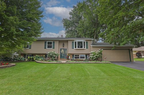 17613 W Meadowbrook Dr, Grayslake, IL, 60030-1954 | Card Image