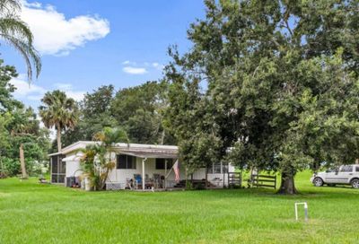 7472 Sw 40th Ter Terrace, House other with 2 bedrooms, 2 bathrooms and null parking in Palm City FL | Image 2