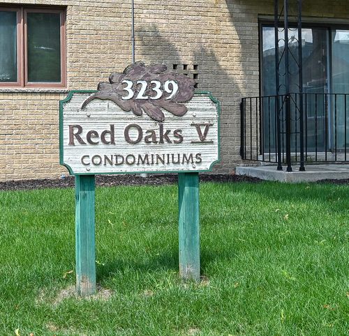 3239 S 58th St, Milwaukee, WI, 53219-4304 | Card Image