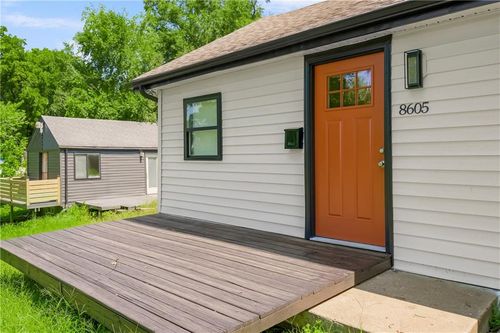 8605 Wayne Ave, Kansas City, MO, 64131-2673 | Card Image