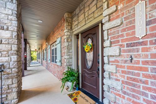 1207 Riverstone Dr, Branson, MO, 65616-7402 | Card Image