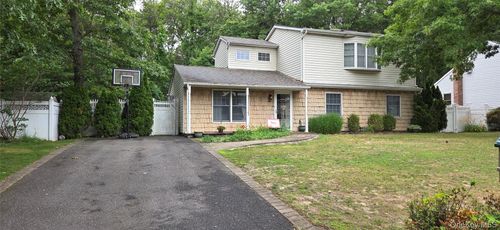 132 13th Avenue, Brookhaven, NY, 11742 | Card Image