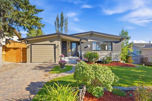 5 Lake Huron Bay Se, Calgary, AB, T2J5J6 | Card Image