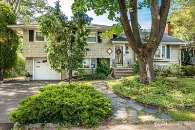 26 Lexington Drive, House other with 3 bedrooms, 3 bathrooms and null parking in Metuchen NJ | Image 1