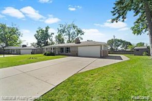 21605 S Tuller Ct, Southfield, MI, 48076-4880 | Card Image