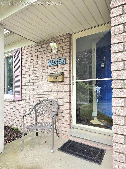 39857 John Dr, Canton, MI, 48187-4211 | Card Image