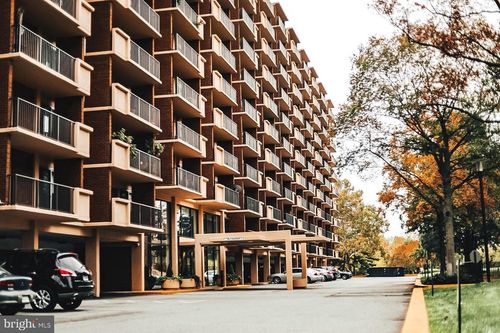 apt-303-1300 Army Navy Dr, ARLINGTON, VA, 22202-2022 | Card Image