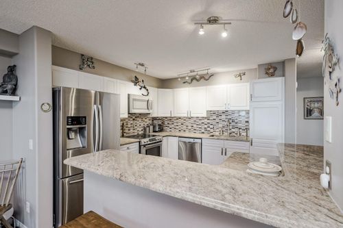 25-200 Sandstone Dr Nw, Calgary, AB, T3K4N7 | Card Image