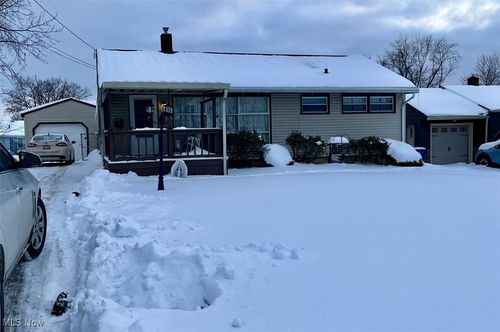 521 Powers Ave, Girard, OH, 44420-2243 | Card Image