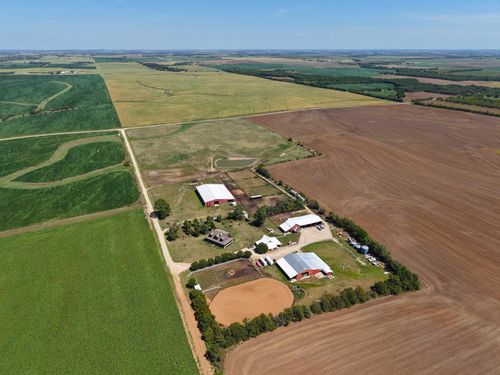 3266 Dove Rd, Abilene, KS, 67410-7538 | Card Image