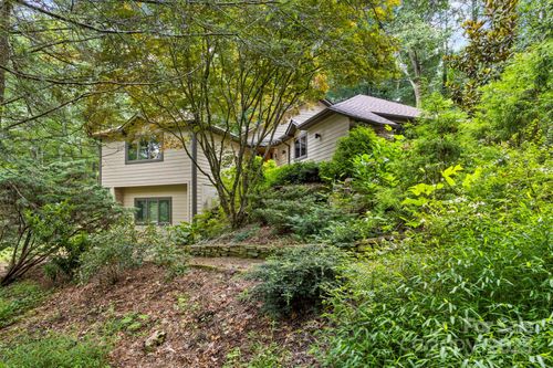 35 Mountain Lake Dr, Hendersonville, NC, 28739-9396 | Card Image