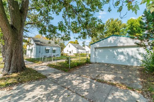 20500 Hickory St, Detroit, MI, 48205-1135 | Card Image