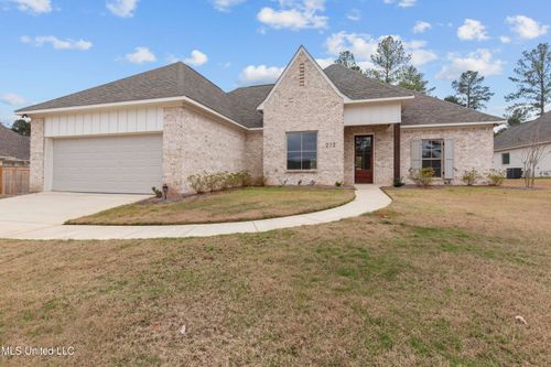 213 Lake Crest Dr, Madison, MS, 39110-1226 | Card Image