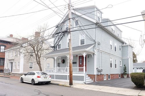 3-33 3rd St, Newport, RI, 02840-2400 | Card Image