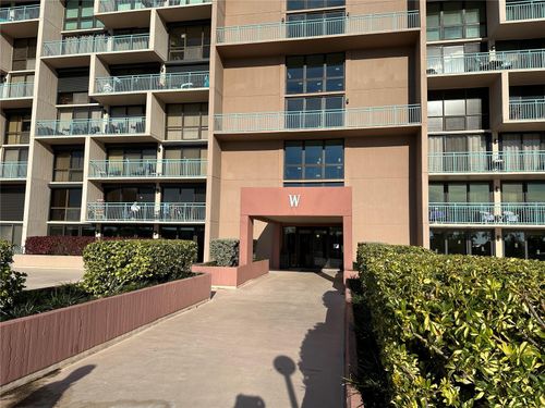 303w-1 Key Capri, TREASURE ISLAND, FL, 33706-4935 | Card Image