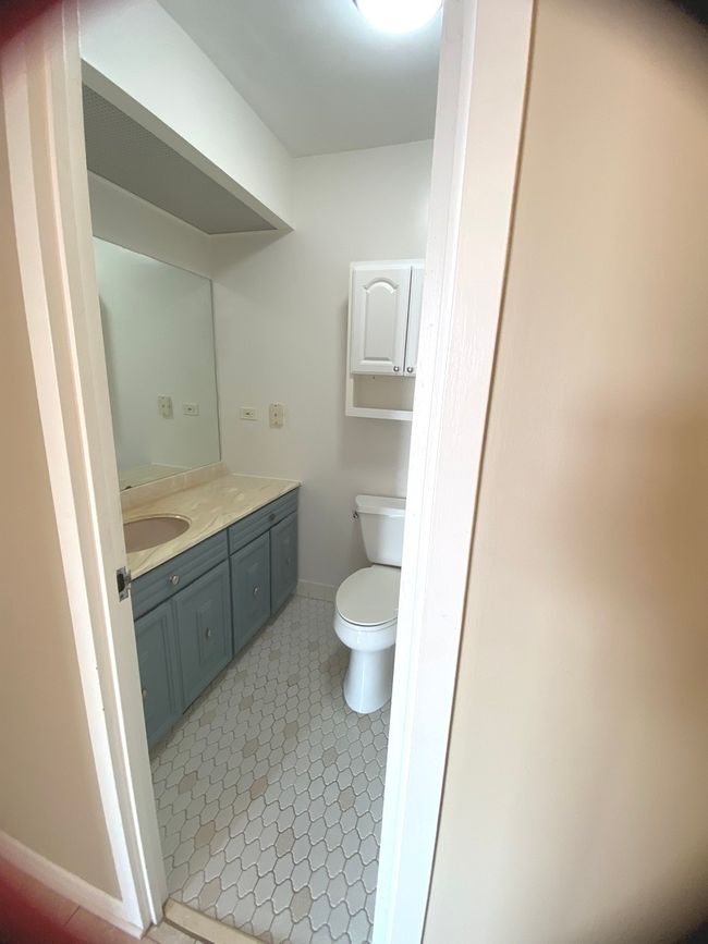 Freshly painted, featuring a tub | Image 7