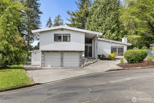23255 133rd Ave Se, Kent, WA, 98042-3215 | Card Image