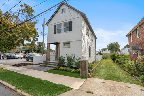 89 5th Ave, Westbury, NY, 11590-4323 | Card Image