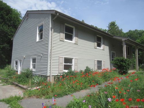 11 Myrtle Ave, Walden, NY, 12586-2340 | Card Image