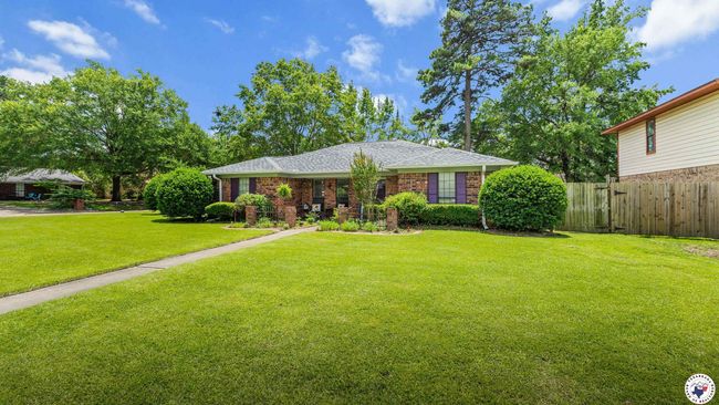 201 Larkspur Ln, House other with 3 bedrooms, 2 bathrooms and null parking in Wake Village TX | Image 4