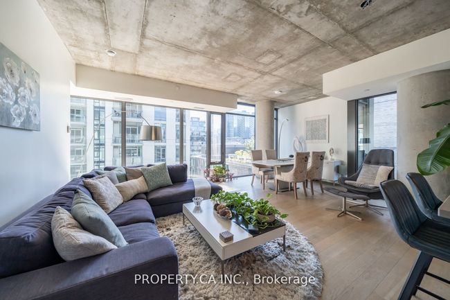 1012 - 111 Bathurst St, Condo with 2 bedrooms, 2 bathrooms and null parking in Toronto ON | Image 11