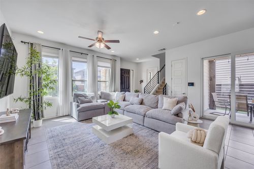 1612 Arcilla St, Austin, TX, 78741-7312 | Card Image