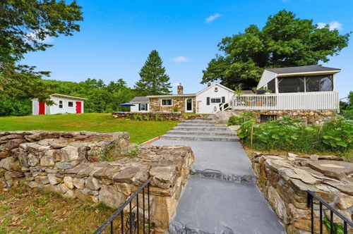 33 Beacon Hill Rd, Derry, NH, 03038-4386 | Card Image