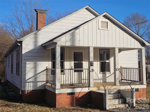 515 26th St Sw, Hickory, NC, 28602-4704 | Card Image