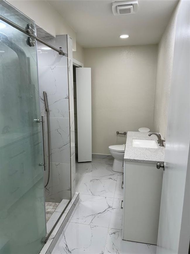 9102 N Allegro St, House other with 2 bedrooms, 2 bathrooms and null parking in Houston TX | Image 5