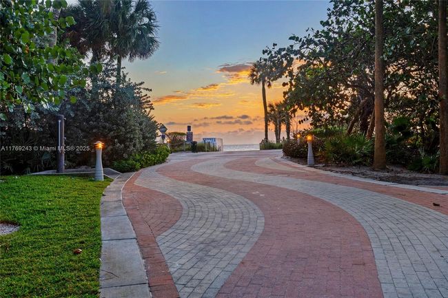 APT-1638 - 2899 Collins Ave, Condo with 1 bedrooms, 1 bathrooms and null parking in Miami Beach FL | Image 13