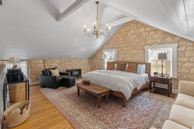 125 W San Antonio St, Home with 2 bedrooms, 3 bathrooms and 2 parking in Fredericksburg TX | Image 16