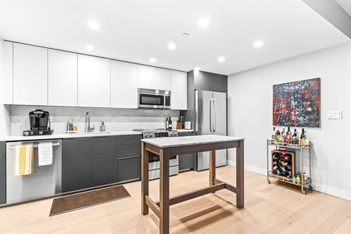 208-932 Broadway, Chelsea, MA, 02150-2213 | Card Image