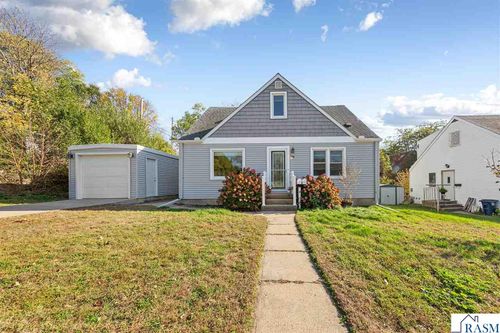817 5th St S, New Ulm, MN, 56073-3201 | Card Image
