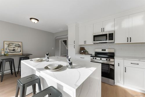 4824 Hyde Park Dr, Troy, MI, 48085-3510 | Card Image