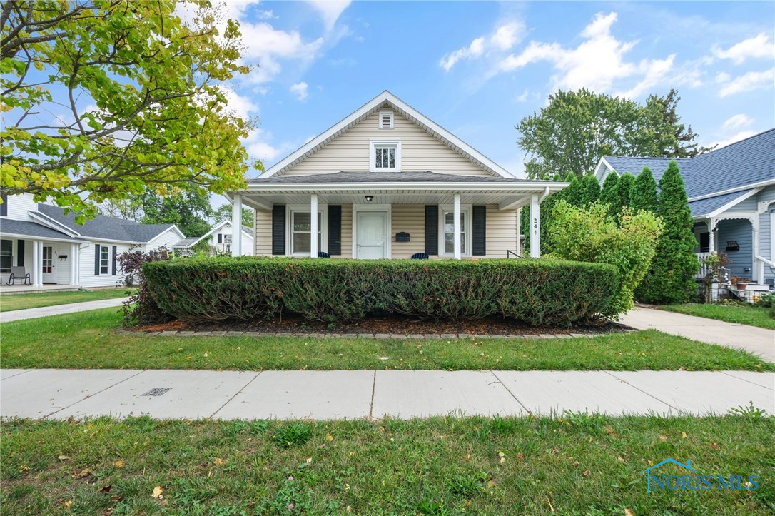 Maple St, Bowling Green, OH 43402