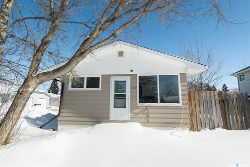 201 2nd St W, Wynyard, SK, S0A4T0 | Card Image