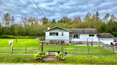 12107 252 St, House other with 4 bedrooms, 2 bathrooms and 8 parking in Maple Ridge BC | Image 3