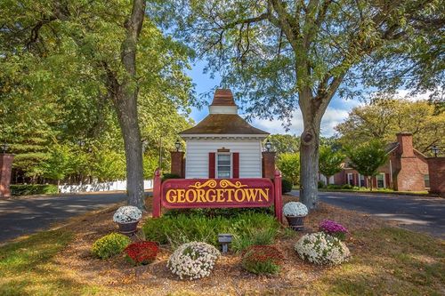 52-52 Smithfield Ct, Springfield, MA, 01108-3130 | Card Image