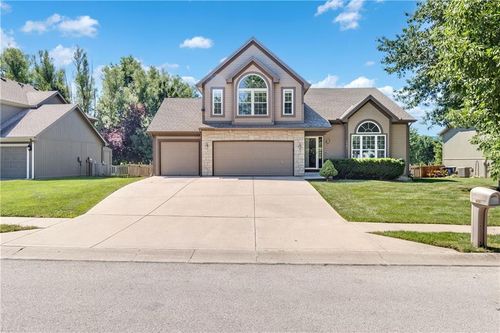 7905 Ne 112th St, Kansas City, MO, 64157-8802 | Card Image