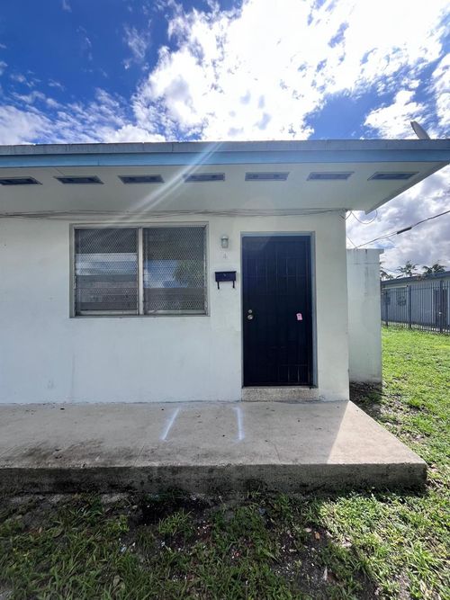 apt-4-1120 Sesame St, Opa-Locka, FL, 33054-3474 | Card Image