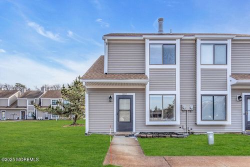 802 Sandra Pl, Brick, NJ, 08724-7060 | Card Image