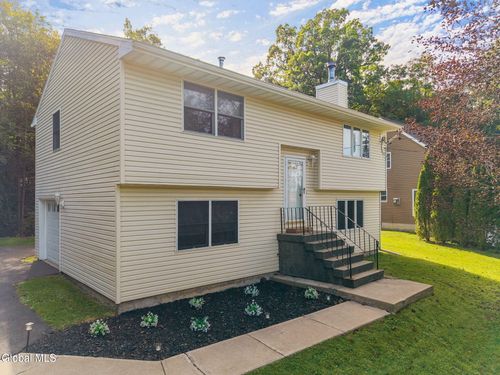 4040 River Rd, Niskayuna, NY, 12309-1517 | Card Image