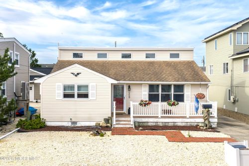 270 N 3rd St, SURF CITY, NJ, 08008-4923 | Card Image
