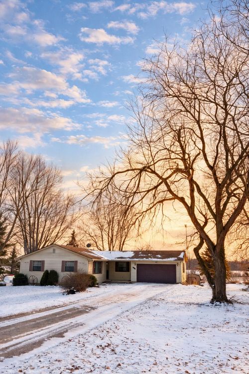 17903 English Rd, Manchester, MI, 48158-9644 | Card Image