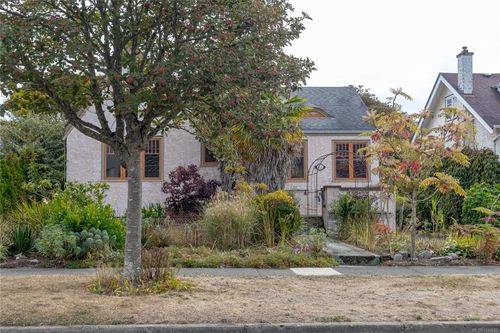 63 Howe St, Victoria, BC, V8V4K2 | Card Image