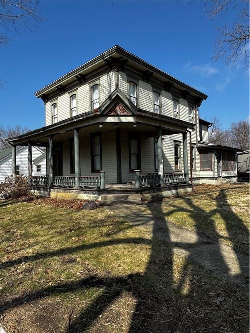 401 W 4th St, Delavan, IL, 61734-9670 | Card Image